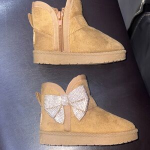 bebe Tan Kids toddler sz 6 Boots with Rhinestone Bow